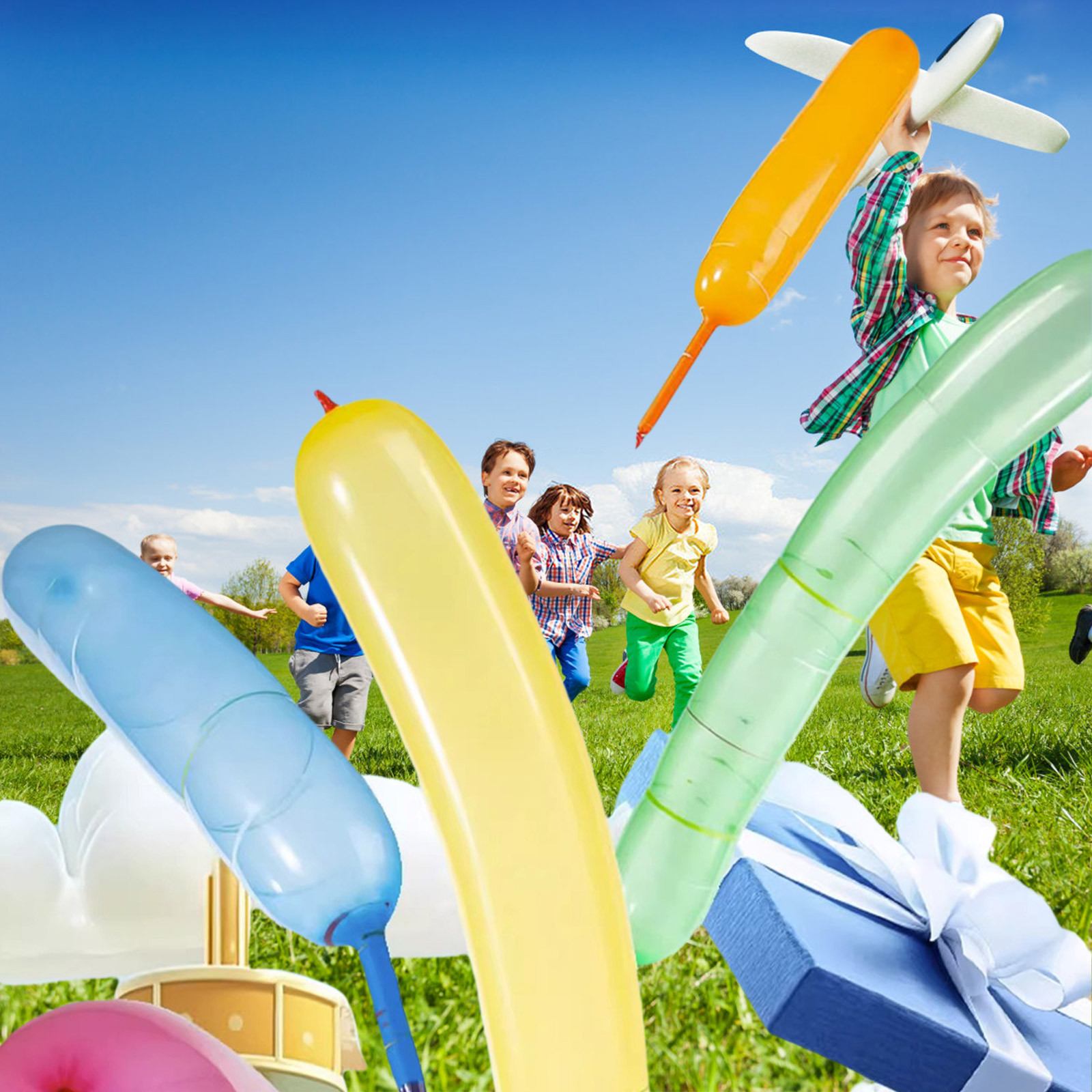 Rocket Balloons Toy Set - 50 Pack Reusable Rocket Balloons with Air Pump, Colorful Giant Rocket Balloons Screaming Balloons Flying Whistle Balloons for Party Decoration Holiday